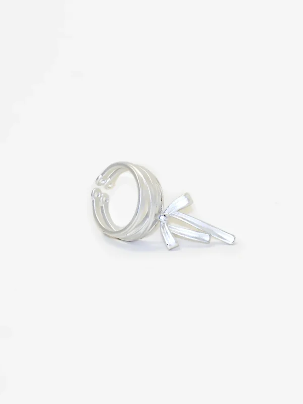 Matte sterling silver bowtie ring with moveable design for women