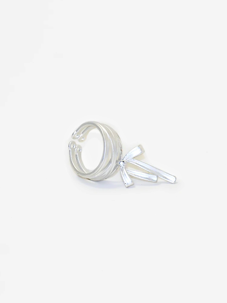 Matte sterling silver bowtie ring with moveable design for women